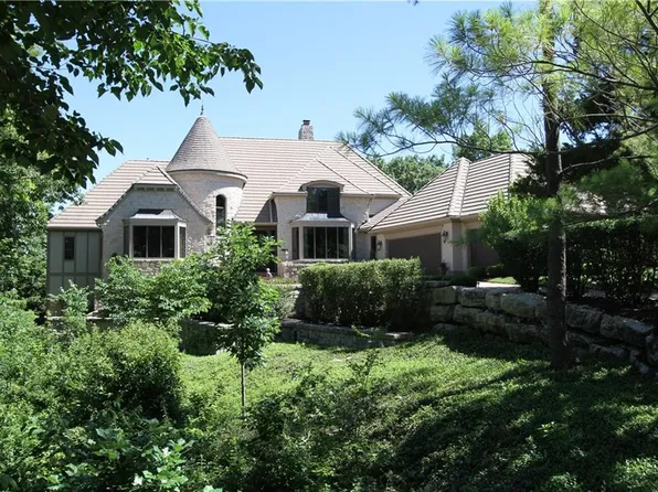 10504 S Highland Ln, Olathe, KS 66061