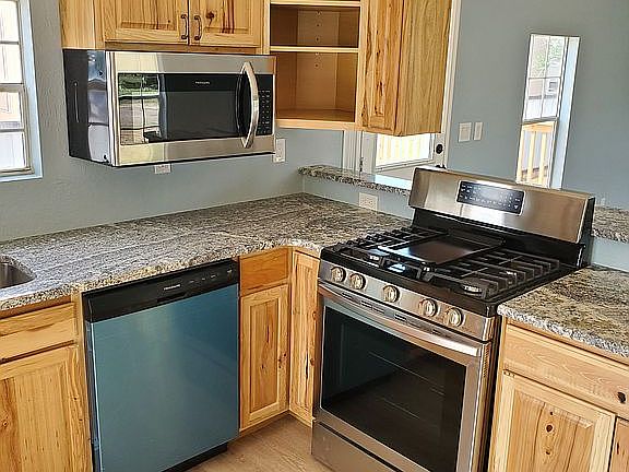 New stove,  dishwasher, microwave
