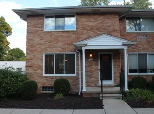 1006 Tottenham Rd, Birmingham, MI 48009