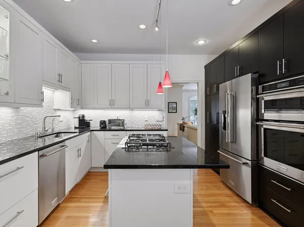 103 Edgewood Ct, Wayzata, MN 55391