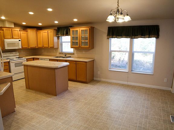 4th image of 557 Chenois Ave NE
