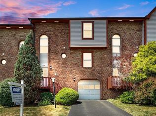 1418 Lexington Dr, Lawrence, PA