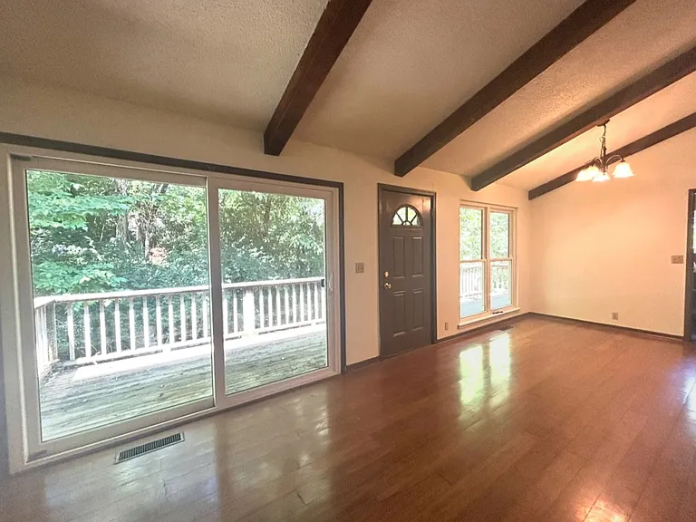 821 E Lakeside Dr — Photo 6