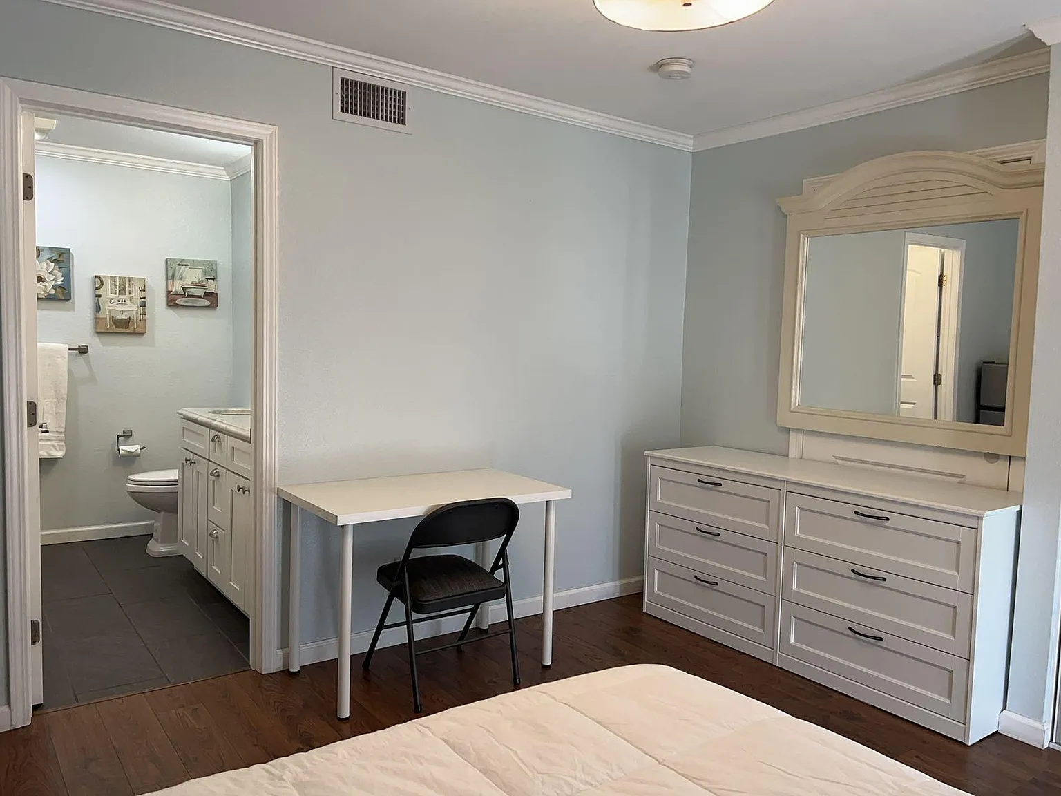 1 bed, 280 sqft, $1,300 — Photo 3