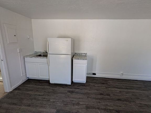 4th image of 695 S Ash St APT 5