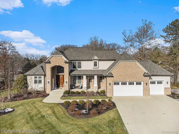 32800 Crimson Crossing Ct, Beverly Hills, MI 48025