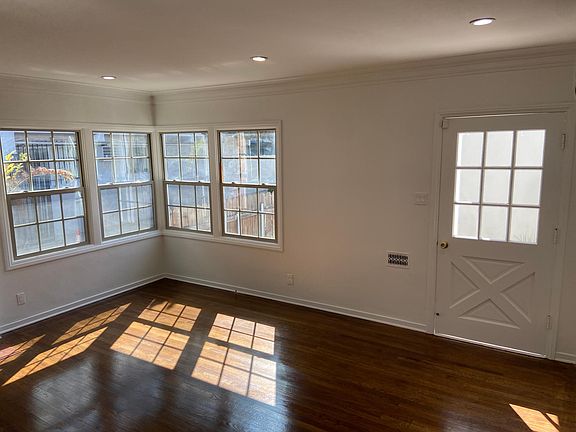 Entrance Living room