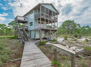 669 Bay Dr, Carrabelle, FL 32322