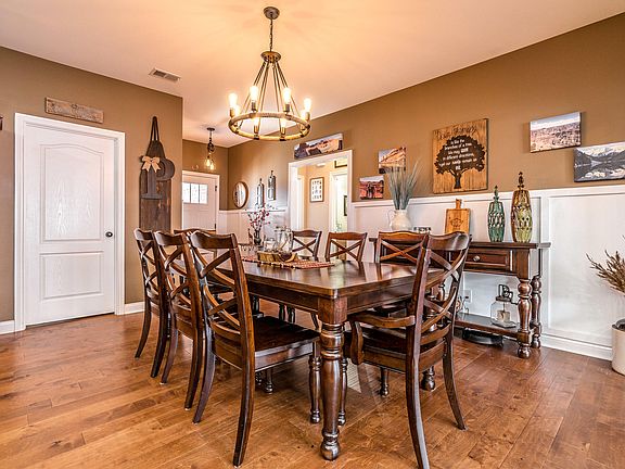 3rd image of 923 Heritage Way