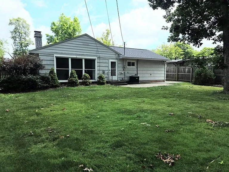 6416 Alderwood Rd — Photo 2