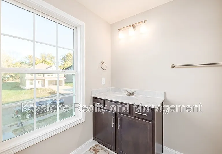 808 Lillian Grace Dr — Photo 10
