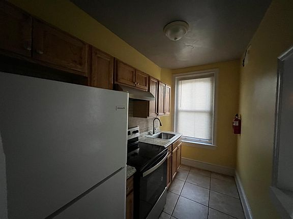 2nd image of 409 W Marshall St APT 3