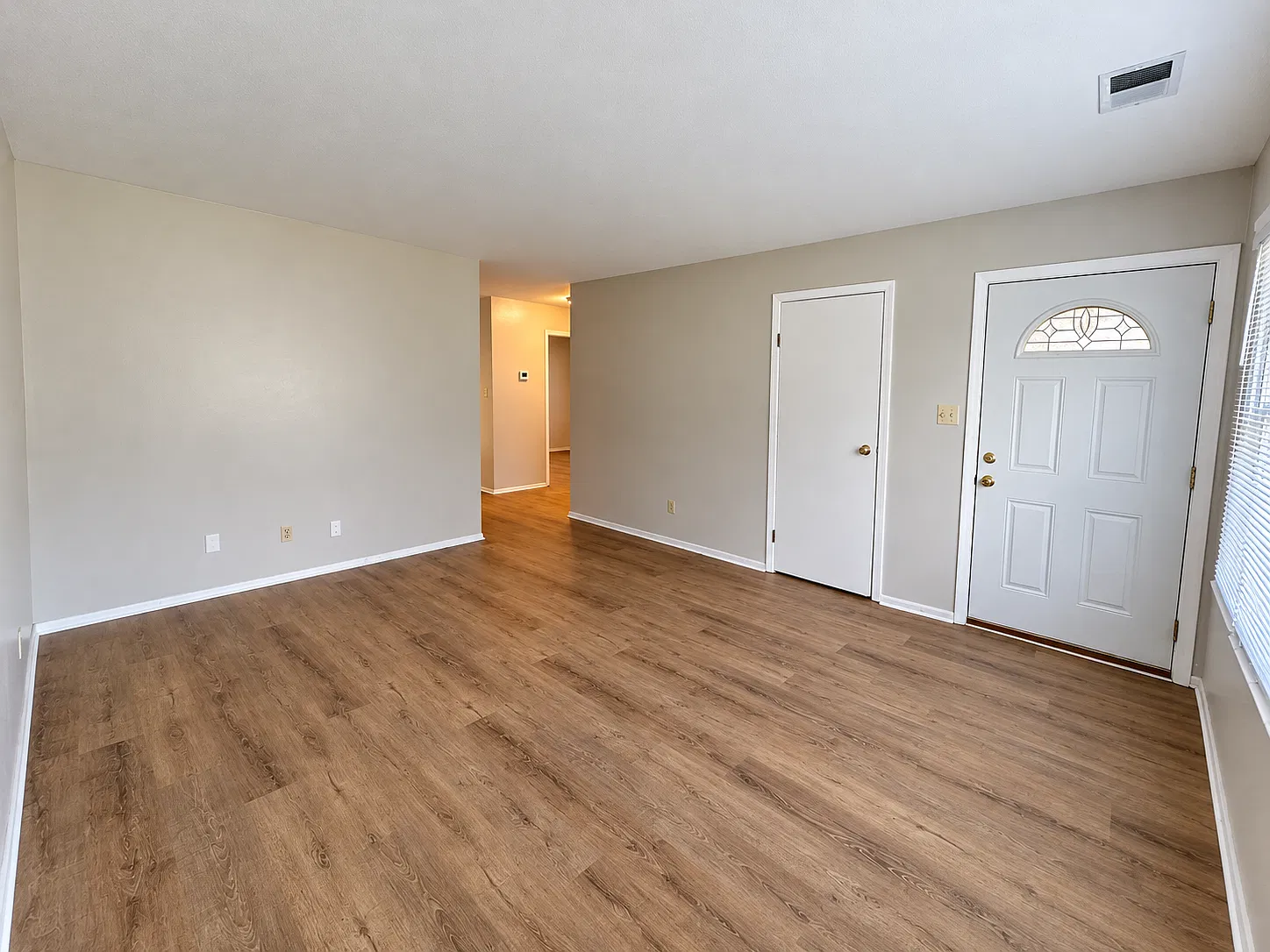 2 bed, 1000 sqft, $1,395 — Photo 2