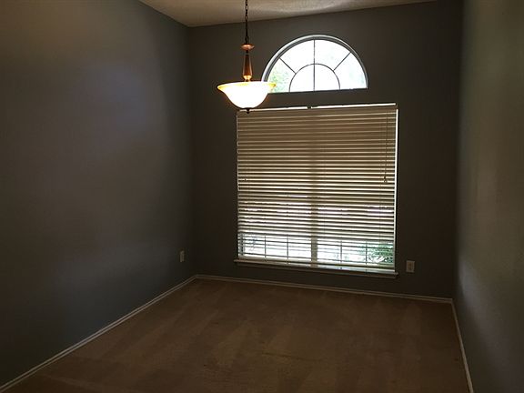 3rd image of 2133 Amherst Dr