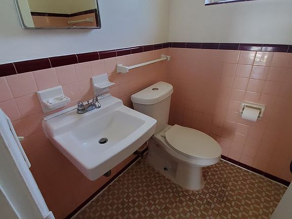 5th image of 15 SE 18th Ct Unit 2