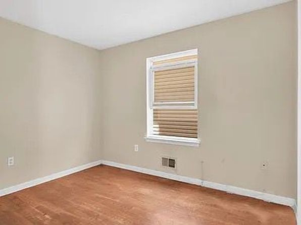 242 Pine St Floor 2