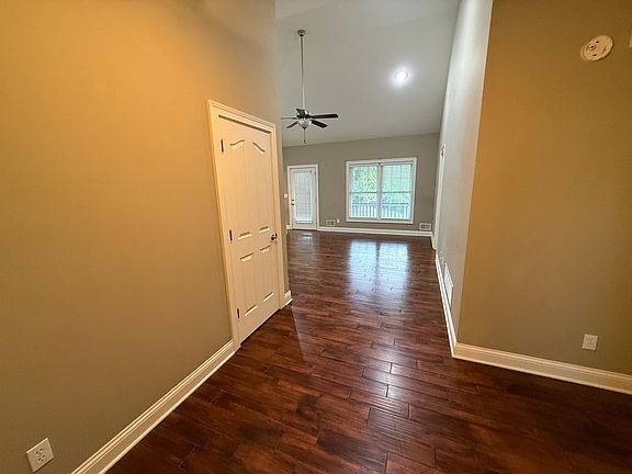 4th image of 133 Garden Dr