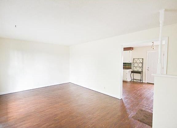 2nd image of 1569 Cherry Tree Dr