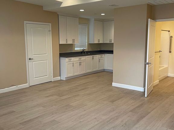 3rd image of 1221 E Lincoln Ave #10