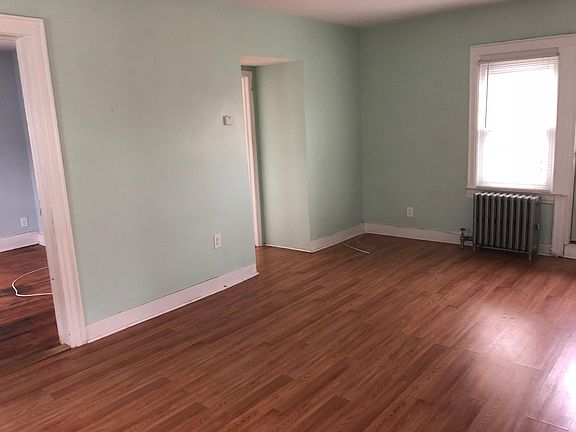 4th image of 140 W Market St