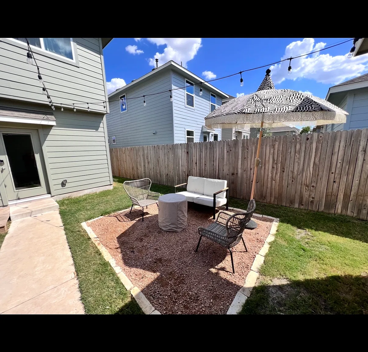 3 bed, 1370 sqft, $2,000 — Photo 2