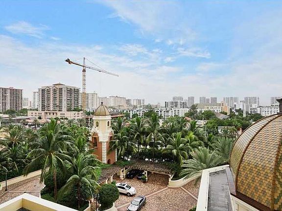 5th image of 17875 Collins Ave #1-603