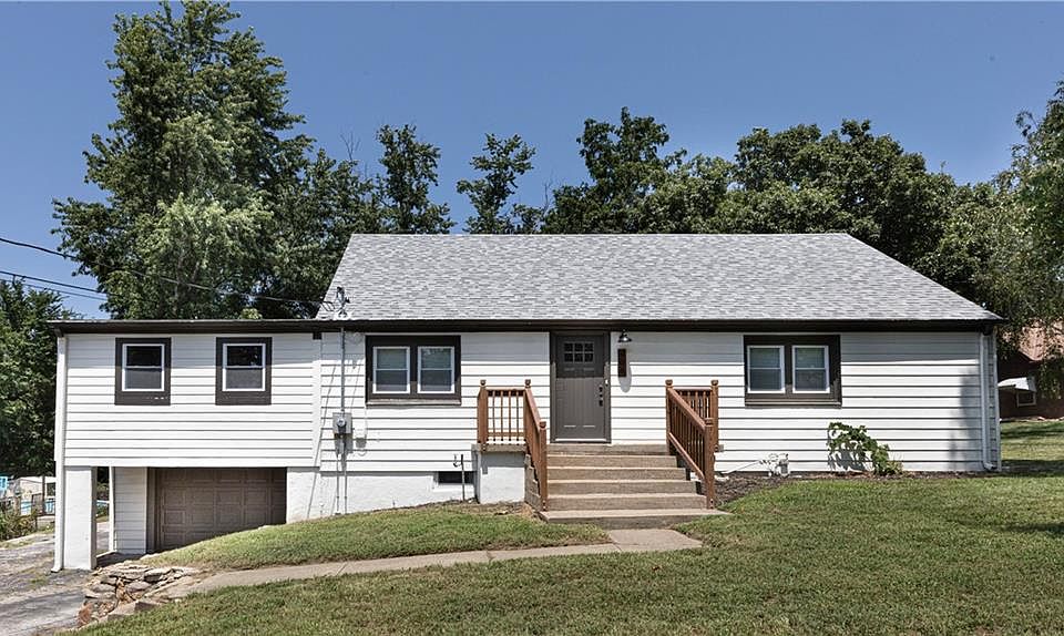 1st image of 808 NE Russell Rd