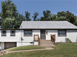 808 NE Russell Rd, Kansas City, MO 64116