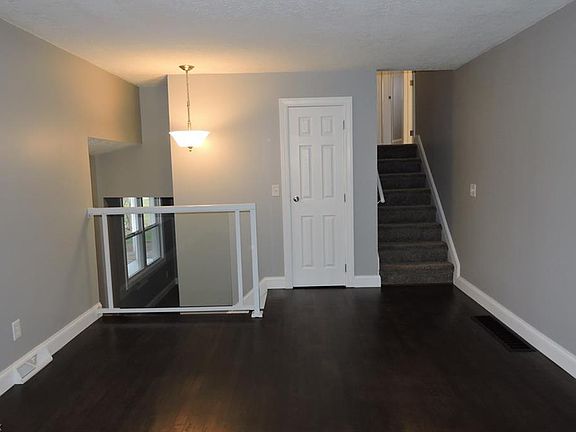 5th image of 448 Stafford Dr