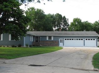 534 Upper Terrace Dr, Independence, IA 50644
