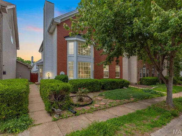 951 Morehouse Ln, Saint Louis, MO 63130