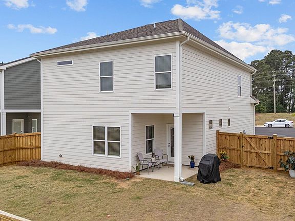 4th image of 122 Commons Cir
