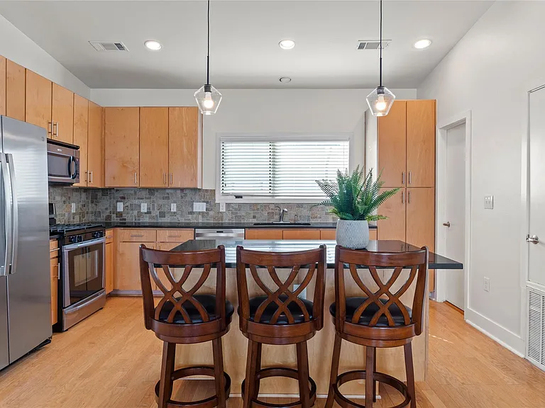 1702 S Lamar Blvd #9 — Photo 3