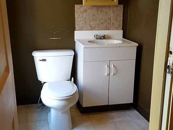 5th image of 1227 E Marine View Dr APT 3