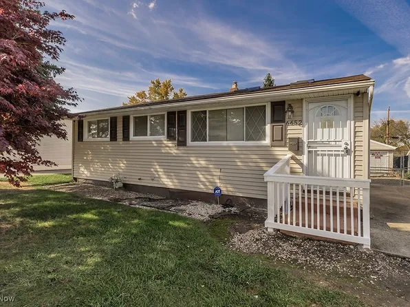 6652 Balsam Dr, Bedford Heights, OH 44146
