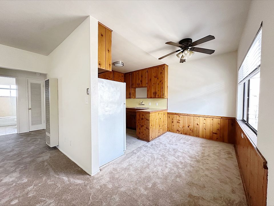 Ceiling fan in dining area, nice big windows let the natural light flow throughout!