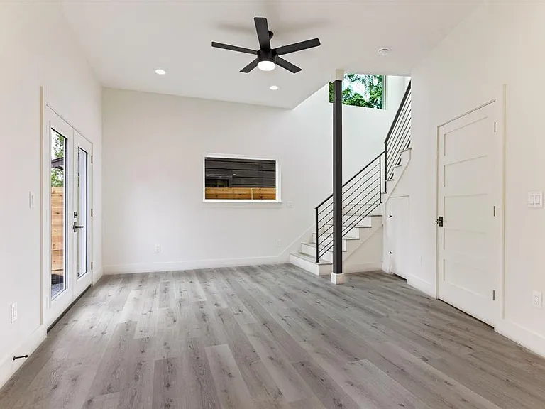 8507 Hathaway Dr #B — Photo 34