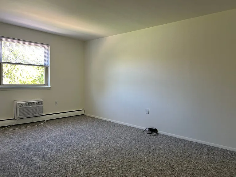 Parkside Manor Apartments — Photo 48