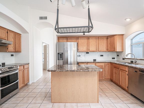 3rd image of 1843 W REMINGTON Drive