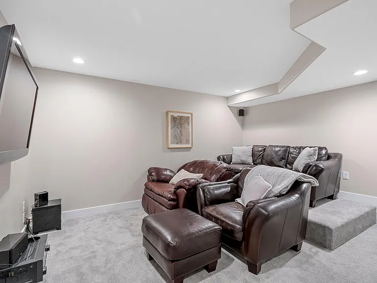 140 E Ace Ln — Photo 4