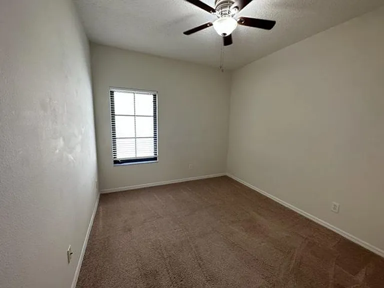 906 Pawstand Rd — Photo 20