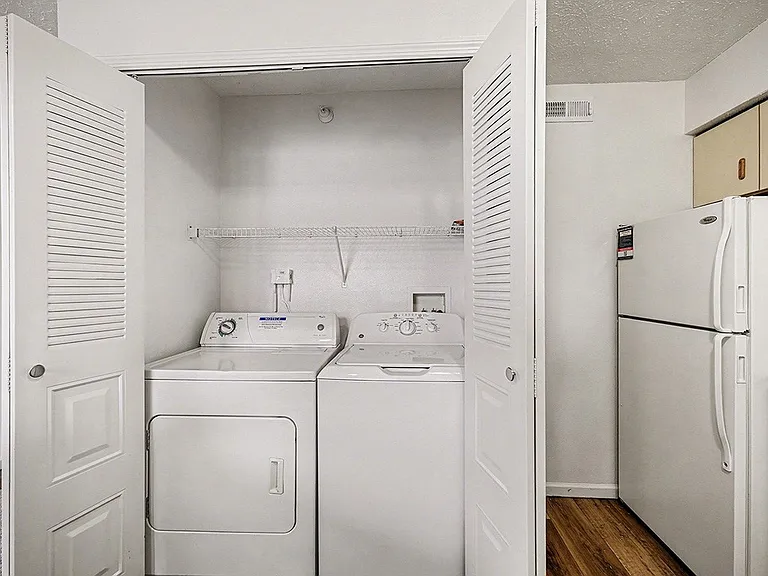 West Hampton Park Apartment Homes — Photo 13