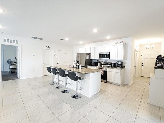 3rd image of 8 Rocking Ln