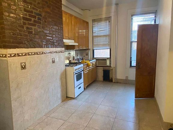 4th image of 10-47 47th Ave #1L