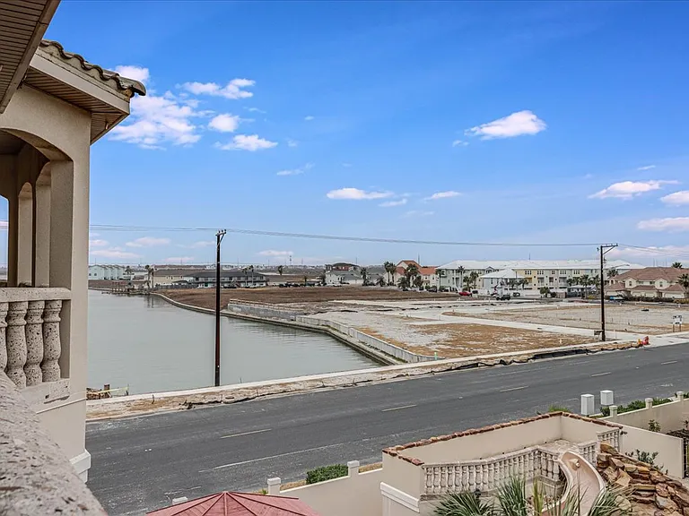 14910 Leeward Dr — Photo 33