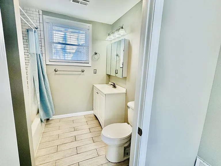 520 Wainwright Ave — Photo 11