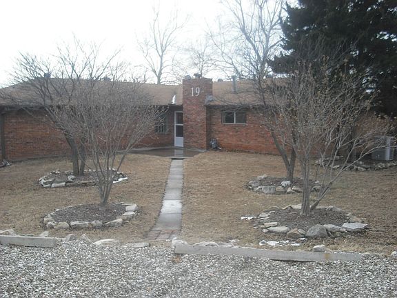 2nd image of 19 Pin Oak Dr