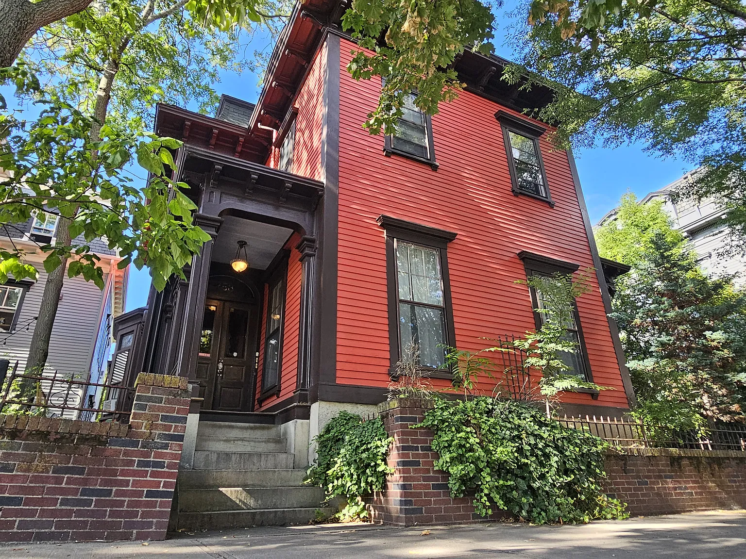 2 bed, 1300 sqft, $2,800 — Photo 1