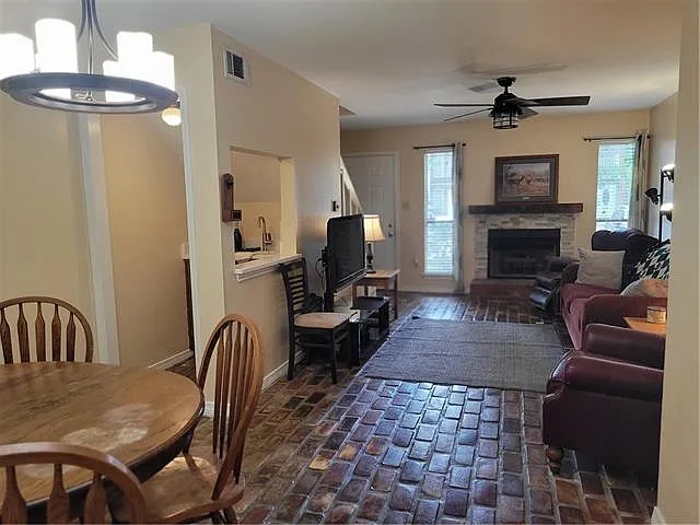 839 E Boyd Dr #C — Photo 3
