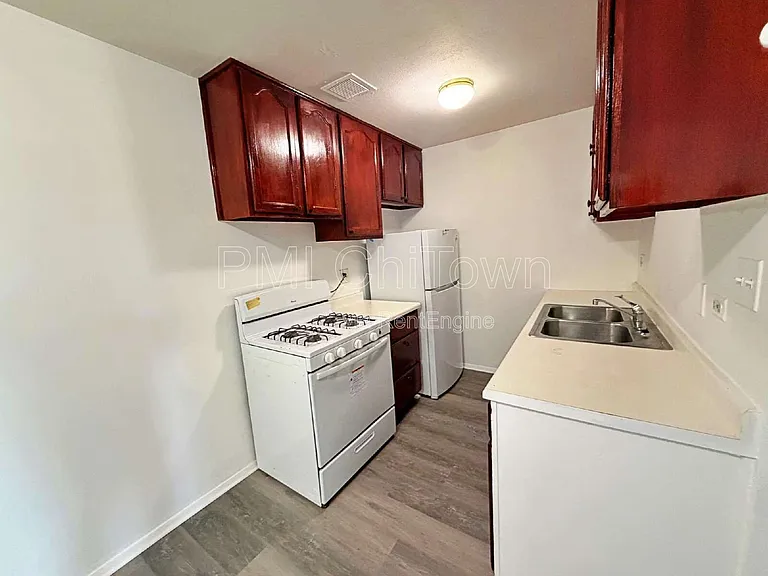 841 Blossom Ln #203 — Photo 7
